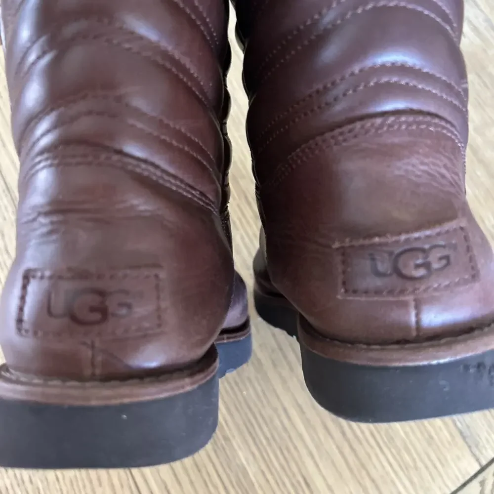 UGG classic aviva